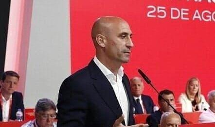 开云官网下载-西班牙各地方足协要求鲁维亚莱斯辞职，禁足15年？