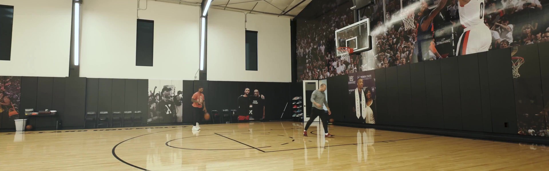 重回球场！利拉德更新社媒 晒自己投篮+跑步训练视频