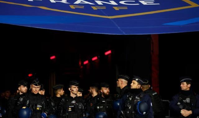 开云app下载-4000警力+3任元首共捍“团结”，法以之战仍出乱子